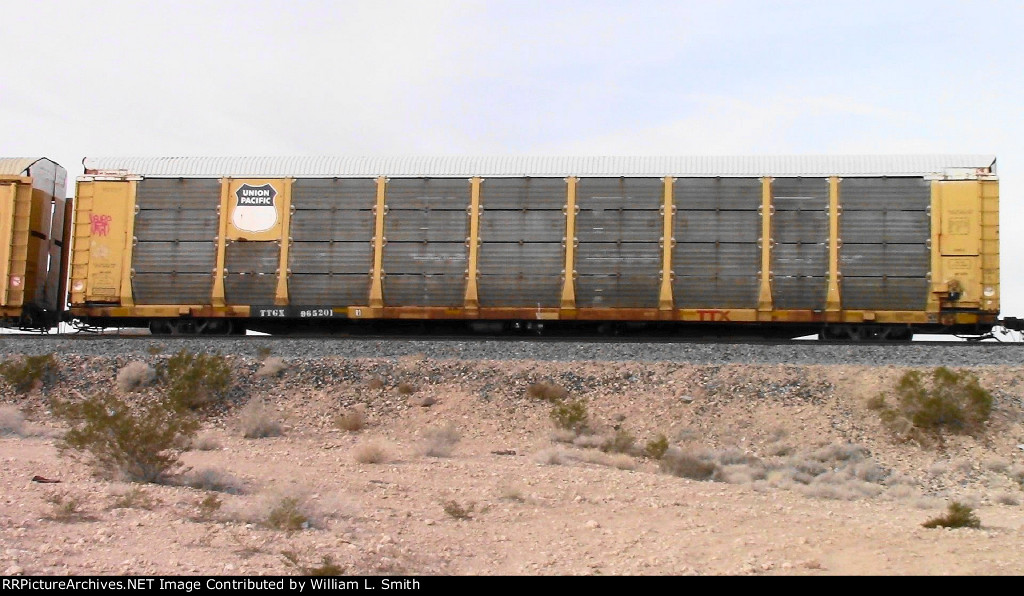 WB Unit Vehicular Flat Car Frt at Erie NV -32